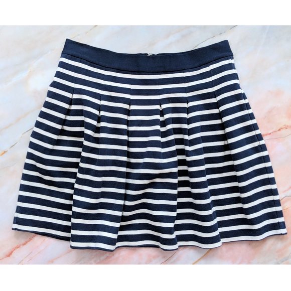 GAP Dresses & Skirts - Gap Pleated Navy Striped Mini Skirt with Pockets